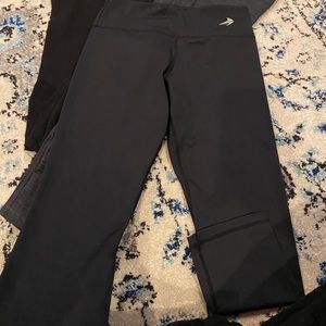 4 pairs of leggings - 3 are new - lightly worn